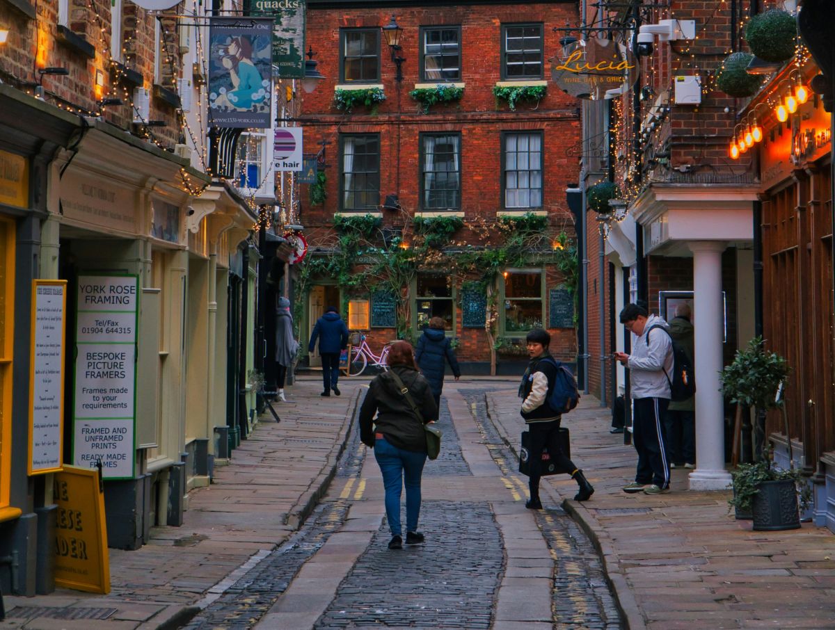 York retail properties ‘like gold dust’ as city occupancy rates at record low and sales and customer numbers outperform national figures